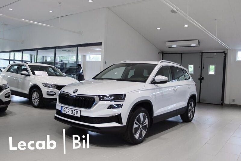 Vit (moon white metallic) Begagnad 2023 Skoda Karoq SUV | 309 500 kr (Bra pris) - Bild 1/4