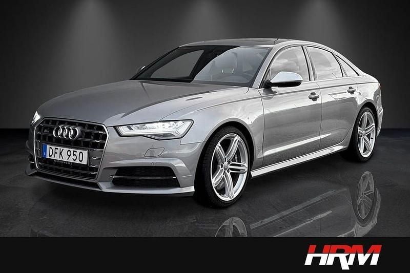 Grå Begagnad 2015 Audi V8 S-Line Sedan | 369 900 kr - Bild 1/4