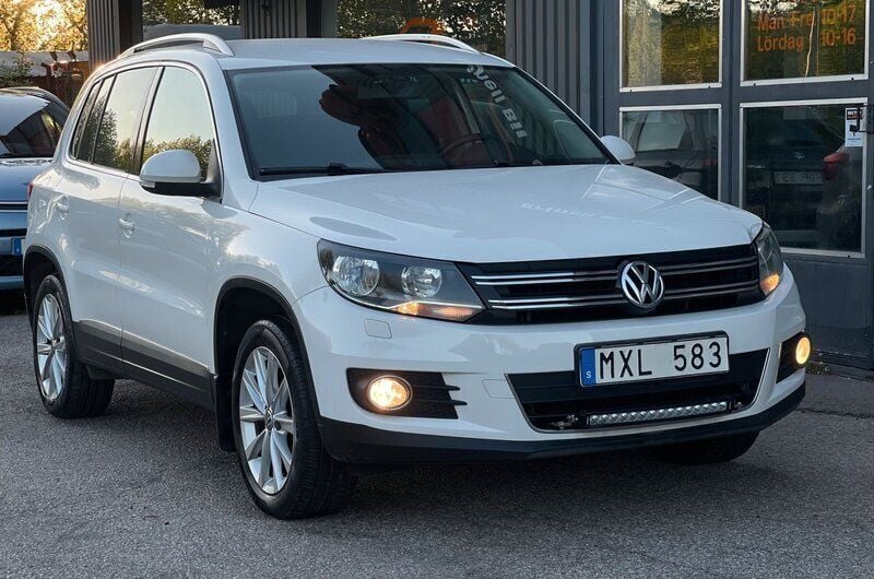 Vit Begagnad 2012 VW Tiguan Sportline SUV | 109 900 kr (Bra pris) - Bild 1/4