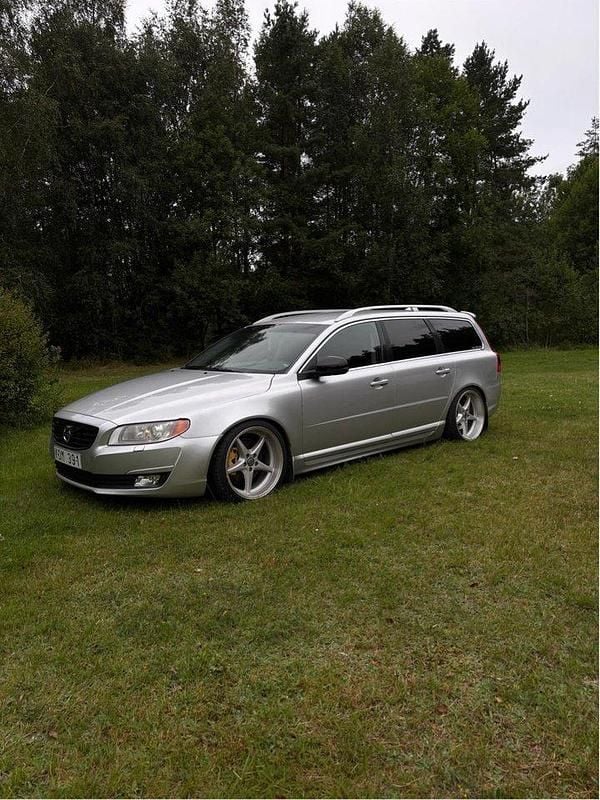 Silver Begagnad 2009 Volvo V70 Kombi | 85 000 kr - Bild 1/4