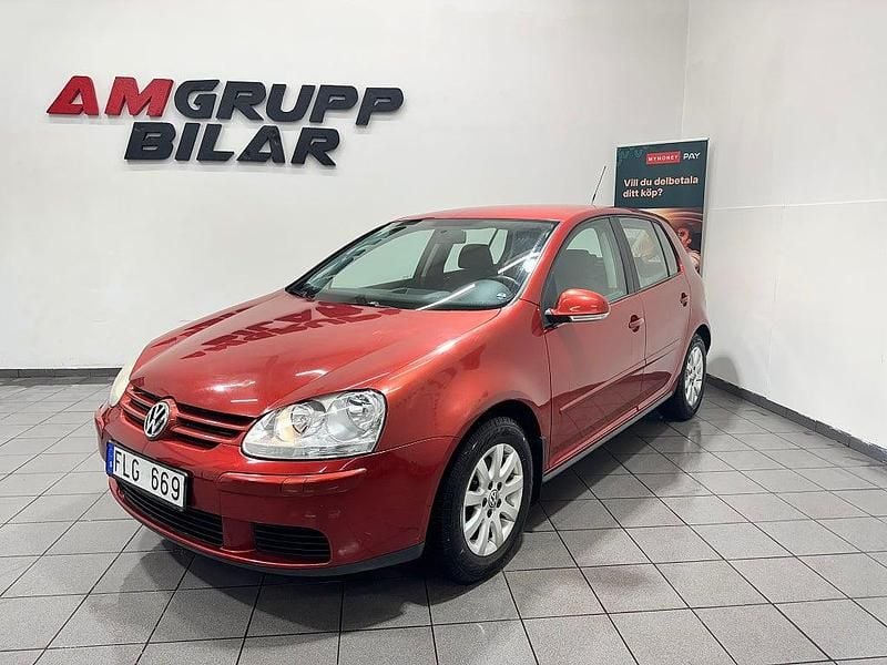 Röd Begagnad 2007 VW Golf V Trendline Halvkombi | 39 900 kr (Marknadspris) - Bild 1/4