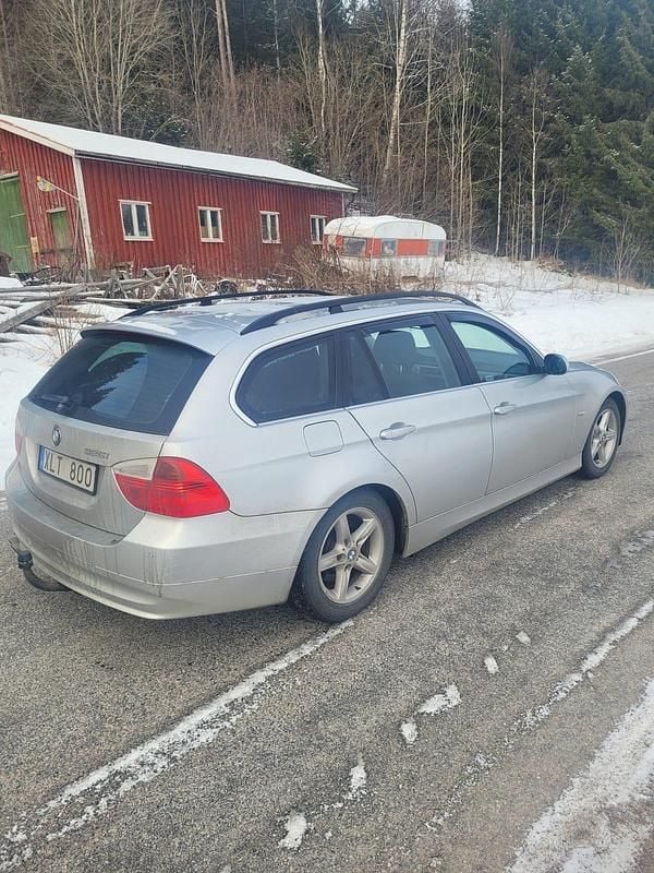 Begagnad BMW 325 218 HK (160 kW) 2006 Grå Kombi