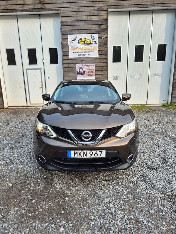 Brun Begagnad 2014 Nissan Qashqai SUV | 92 900 kr (Marknadspris) - Bild 1/4