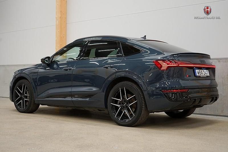 Begagnad Audi Q8 e-tron S-Line 300 kW (408 HK) 2023 Blå SUV