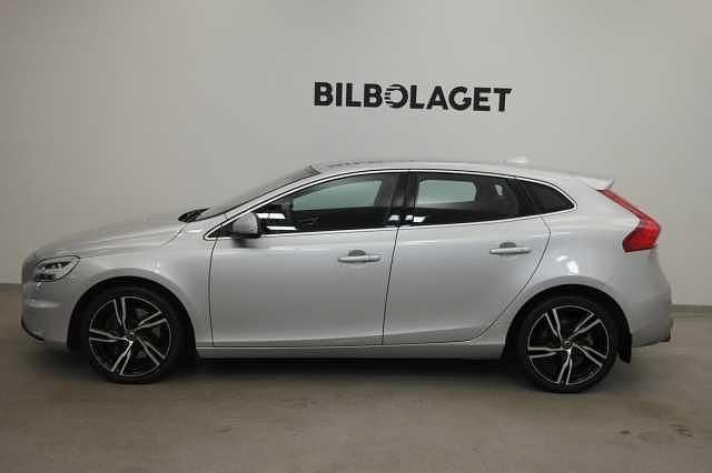 Begagnad Volvo V40 Business Edition 192 HK (141 kW) 2017 Silver Kombi