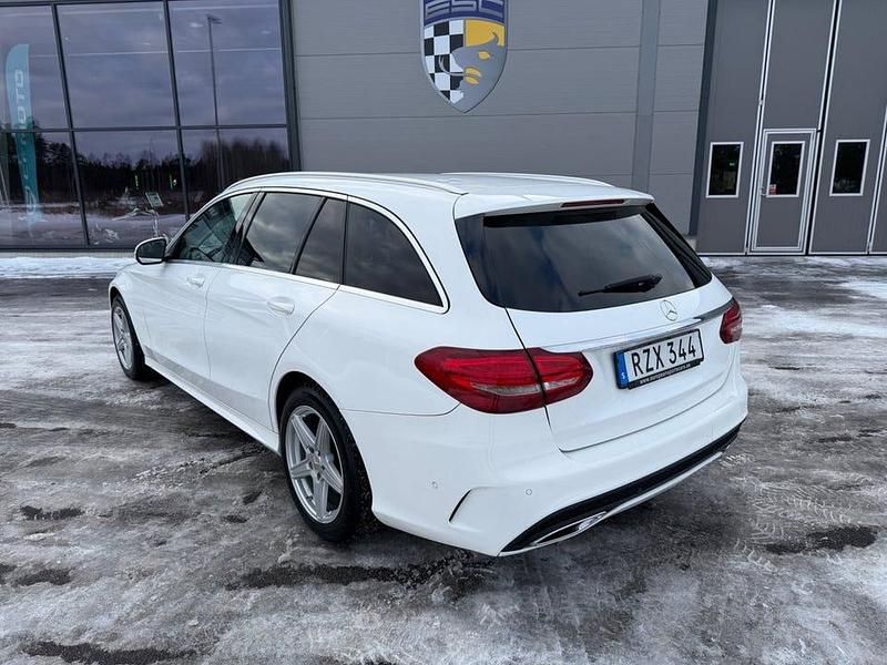 Begagnad Mercedes C220 AMG line 170 HK (125 kW) 2015 Vit