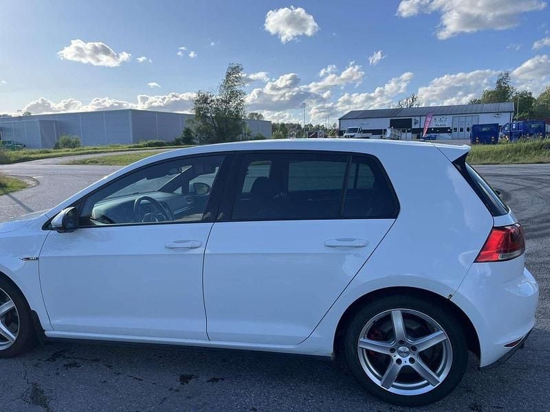 Vit Begagnad 2015 VW Golf VII GTI Halvkombi | 130 000 kr (Marknadspris) - Bild 1/4