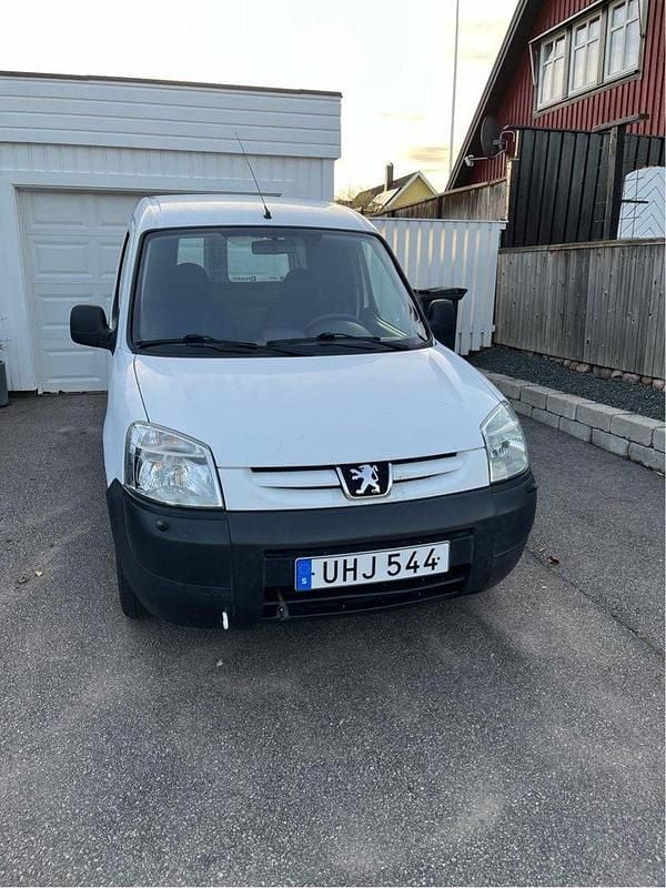 Vit Begagnad 2003 Peugeot Partner Minibuss | 7 900 kr (Bra pris) - Bild 1/4
