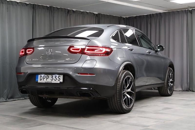 Begagnad Mercedes GLC300 AMG Line Premium Plus 320 HK (235 kW) 2023 Grå Sportkupé