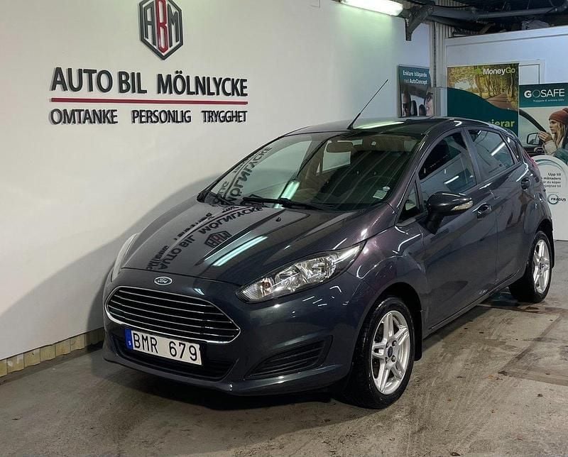 Grå Begagnad 2013 Ford Fiesta Trend Halvkombi | 64 900 kr (Bra pris) - Bild 1/4