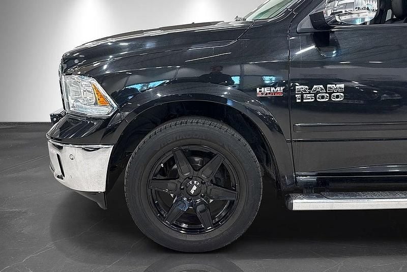 Svart Begagnad 2018 RAM 1500 Pickup | 349 800 kr (Superpris) - Bild 1/4