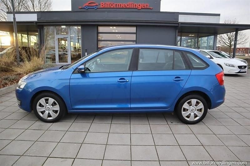 Blå samma som bilen Begagnad 2015 Skoda Rapid Halvkombi | 99 900 kr (Marknadspris) - Bild 1/4
