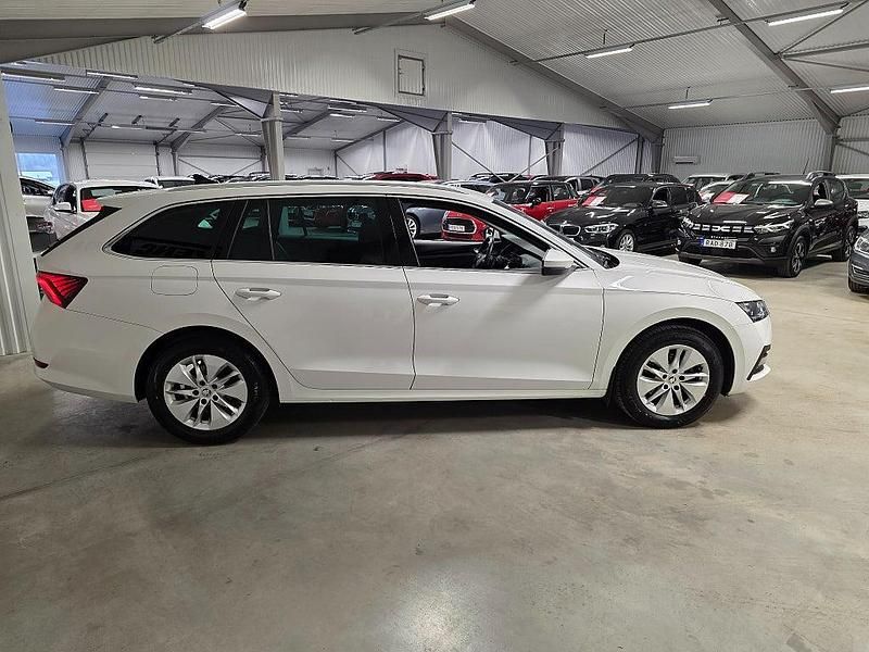 Begagnad Skoda Octavia Ambition 116 HK (85 kW) 2022 Vit Kombi
