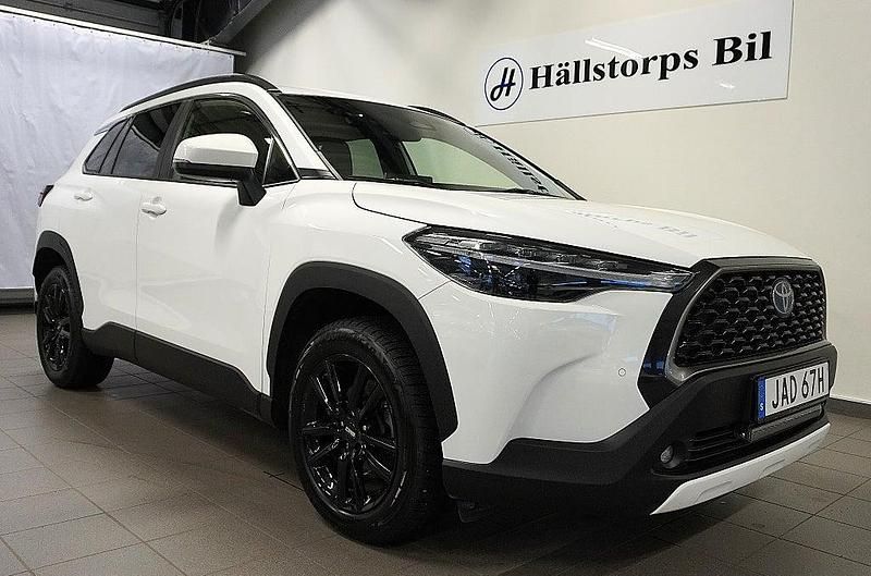Begagnad Toyota Corolla Cross Style 197 HK (144 kW) 2022 Vit SUV