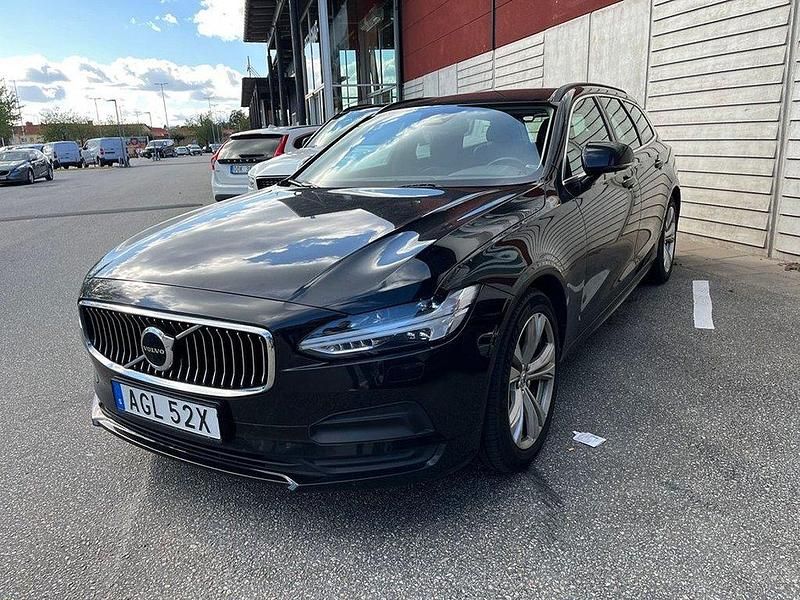 Svart Begagnad 2022 Volvo V90 Momentum Kombi | 274 800 kr (Bra pris) - Bild 1/4