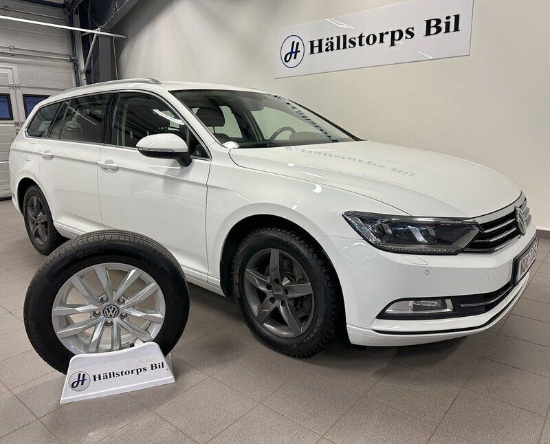 Vit Begagnad 2019 VW Passat Kombi | 199 900 kr (Superpris) - Bild 1/4