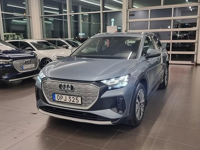 Gejserblå metallic Begagnad 2022 Audi Q4 e-tron Proline SUV | 369 000 kr (Lite dyr) - Bild 1/3