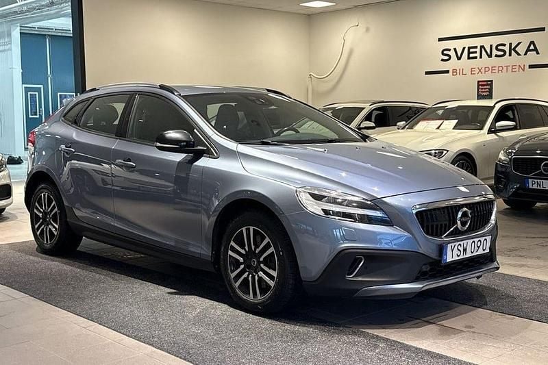 Begagnad Volvo V40 CC Business Edition 152 HK (111 kW) 2018 Blå metallic Kombi