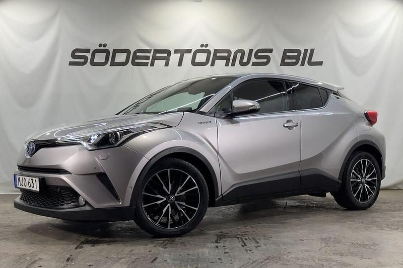 Mörkgrå Begagnad 2016 Toyota C-HR Executive SUV | 179 900 kr (Marknadspris) - Bild 1/4