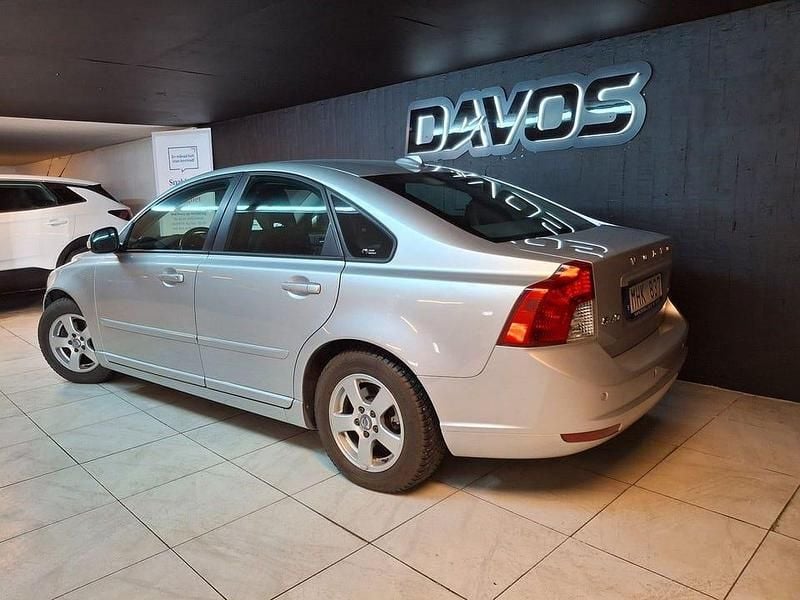 Begagnad Volvo S40 Momentum 116 HK (85 kW) 2012 Ljusgrå (grå) Sedan