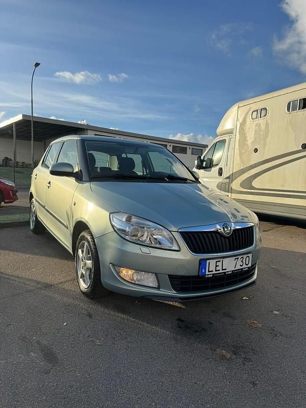 Begagnad 2011 Skoda Fabia Halvkombi | 54 900 kr (Marknadspris) - Bild 1/4