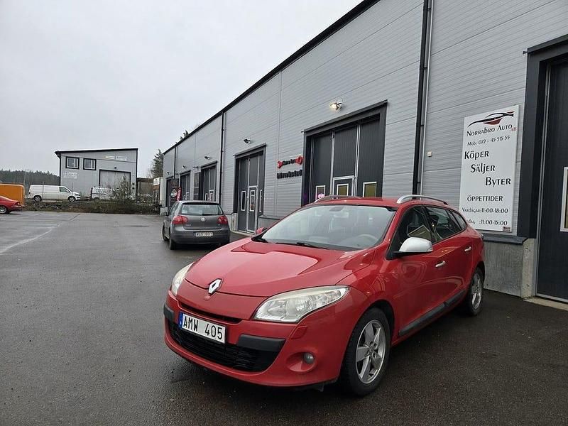 Röd Begagnad 2011 Renault Mégane III | 44 900 kr (Marknadspris) - Bild 1/4