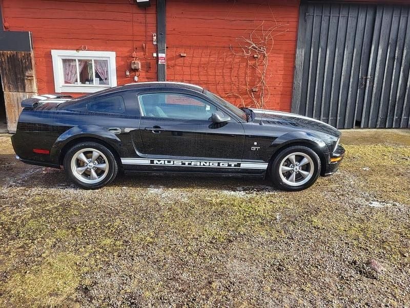 Begagnad Ford Mustang GT 304 HK (223 kW) 2006