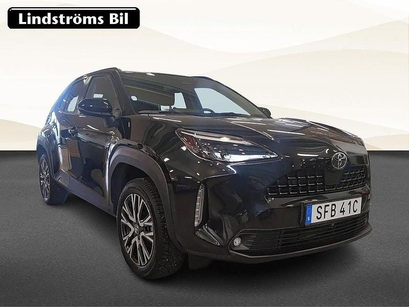 Begagnad Toyota Yaris Cross Style 92 HK (67 kW) 2024 Svart SUV