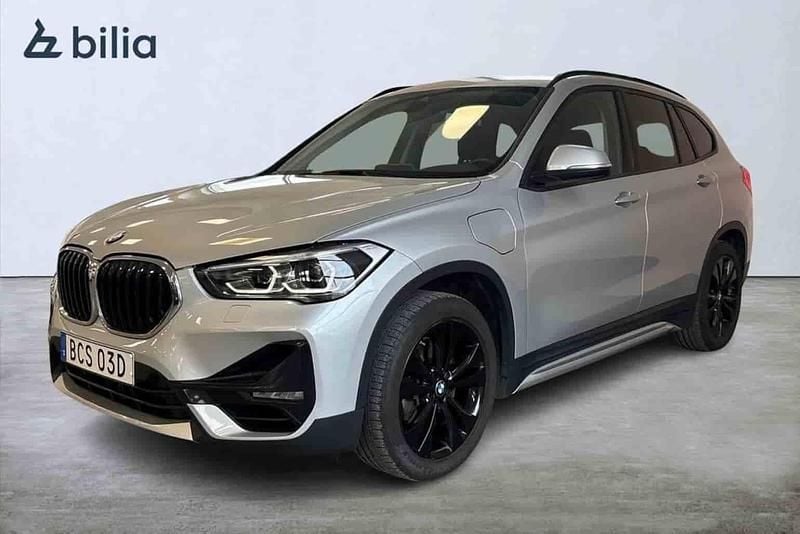 Silver Begagnad 2020 BMW X1 Performance SUV | 249 900 kr (Marknadspris) - Bild 1/1