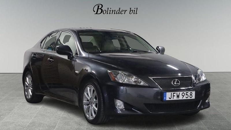 Mörkgrå Begagnad 2006 Lexus IS250 Sedan | 79 800 kr (Marknadspris) - Bild 1/4