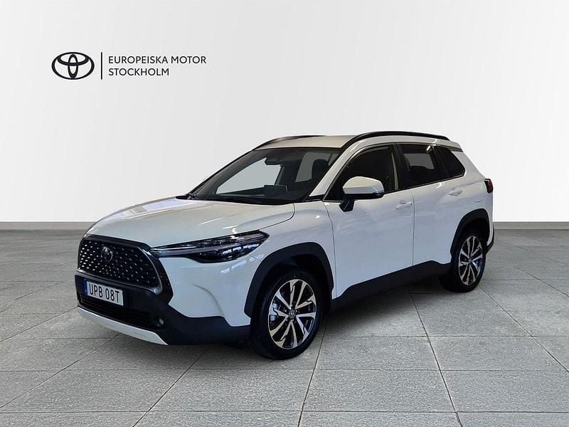 Vit Ny 2025 Toyota Corolla Cross Style SUV | 389 800 kr (Marknadspris) - Bild 1/4
