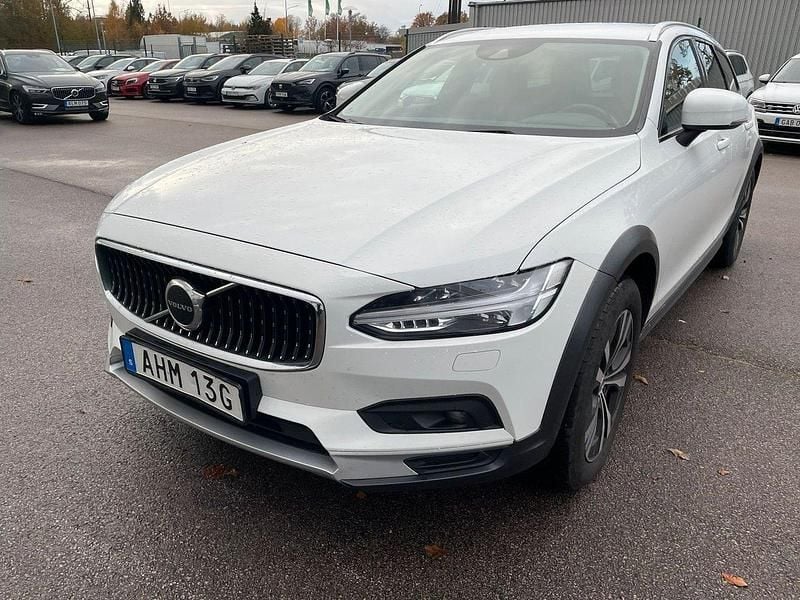 Vit Begagnad 2021 Volvo V90 CC Kombi | 365 000 kr (Marknadspris) - Bild 1/2