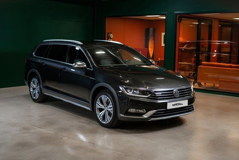 Mörkgrå (grå) Begagnad 2017 VW Passat Alltrack Kombi | 219 900 kr (Marknadspris) - Bild 1/4