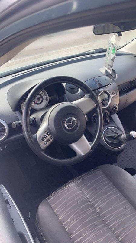 Blå Begagnad 2009 Mazda 2 Halvkombi | 27 990 kr (Marknadspris) - Bild 1/4
