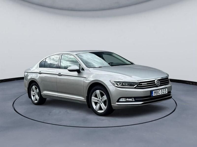 Silver Begagnad 2015 VW Passat GT Sedan | 124 900 kr (Lite dyr) - Bild 1/4