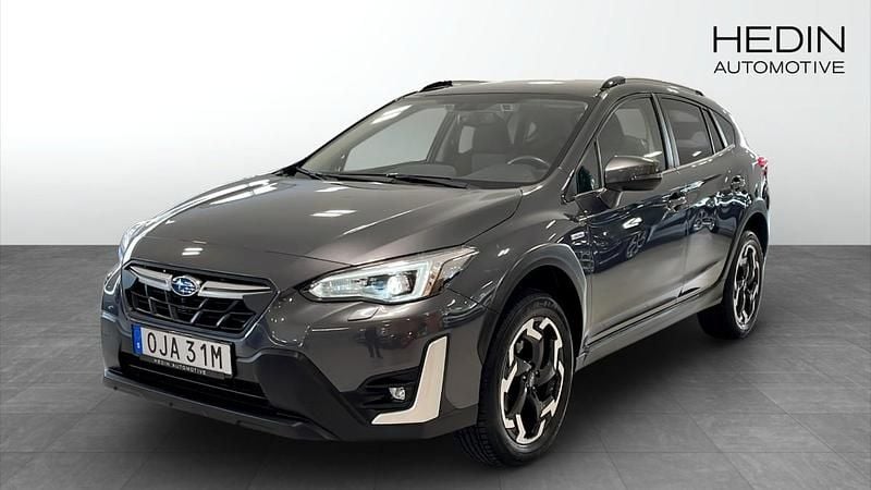 Grå (grey) Begagnad 2023 Subaru XV SUV | 299 900 kr (Marknadspris) - Bild 1/4