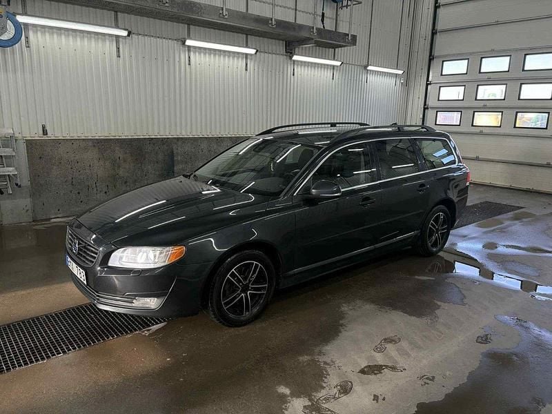 Grå Begagnad 2014 Volvo V70 Momentum Kombi | 79 000 kr (Marknadspris) - Bild 1/4