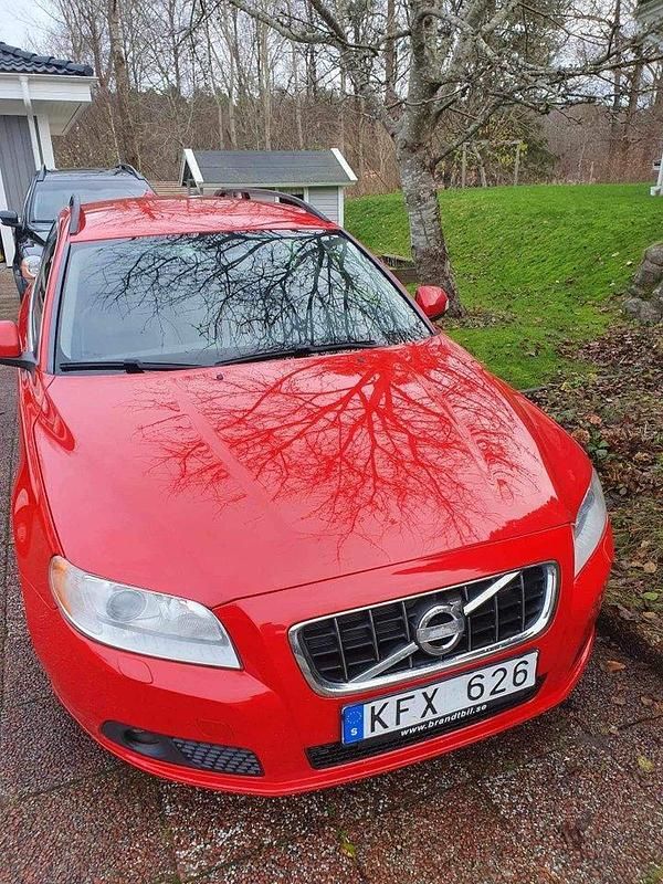 Röd Begagnad 2010 Volvo V70 Kombi | 50 000 kr (Marknadspris) - Bild 1/4