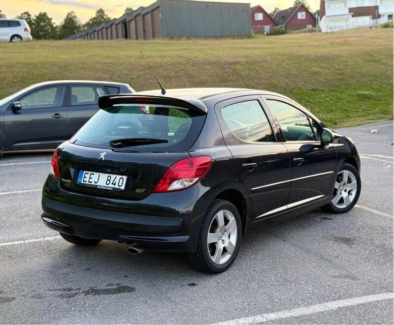 Svart Begagnad 2011 Peugeot 207 Halvkombi | 33 000 kr (Bra pris) - Bild 1/4