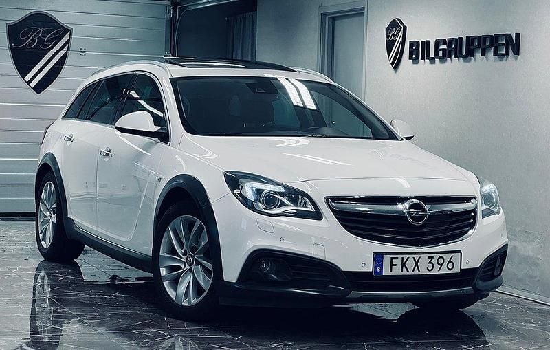 Vit Begagnad 2016 Opel Insignia Kombi | 159 000 kr (Lite dyr) - Bild 1/4