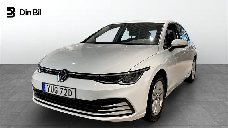Vit Begagnad 2022 VW Golf VIII Halvkombi | 229 900 kr (Marknadspris) - Bild 1/4