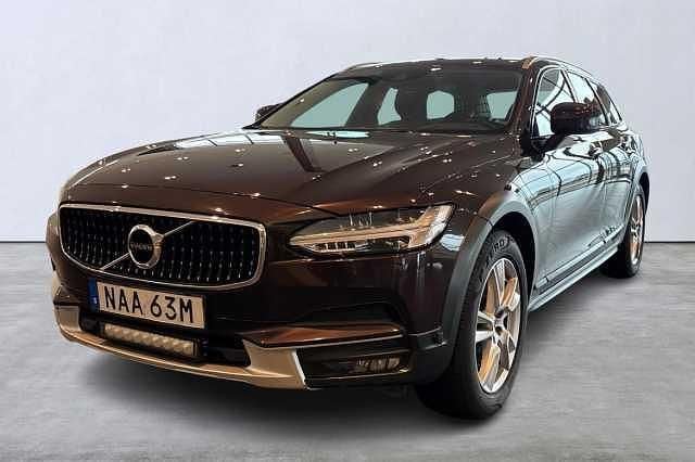 Mörkbrun Begagnad 2019 Volvo V90 CC SE Kombi | 269 900 kr (Marknadspris) - Bild 1/4