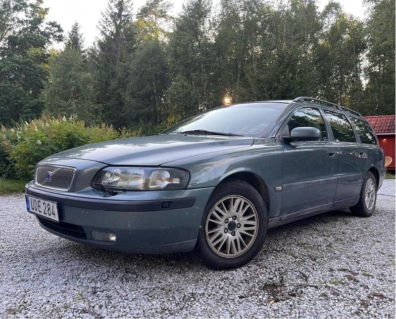 Grön Begagnad 2004 Volvo V70 Kombi | 10 000 kr (Superpris) - Bild 1/3