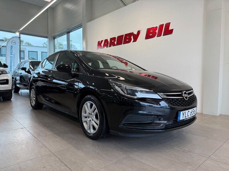 Svart Begagnad 2017 Opel Astra Enjoy Halvkombi | 98 900 kr (Marknadspris) - Bild 1/4