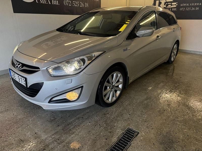 Silver Begagnad 2013 Hyundai i40 Kombi | 69 900 kr (Bra pris) - Bild 1/4