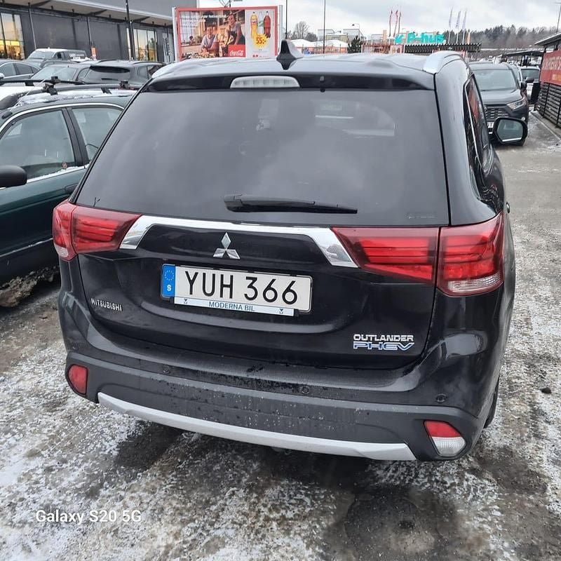 Begagnad Mitsubishi Outlander 203 HK (149 kW) 2018 Svart SUV