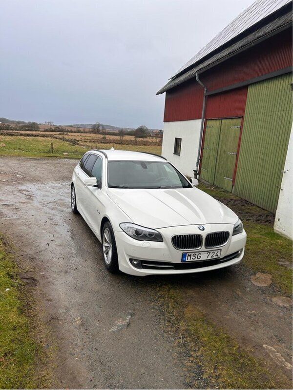 Vit Begagnad 2012 BMW 535 Kombi | 132 000 kr (Dyr) - Bild 1/3