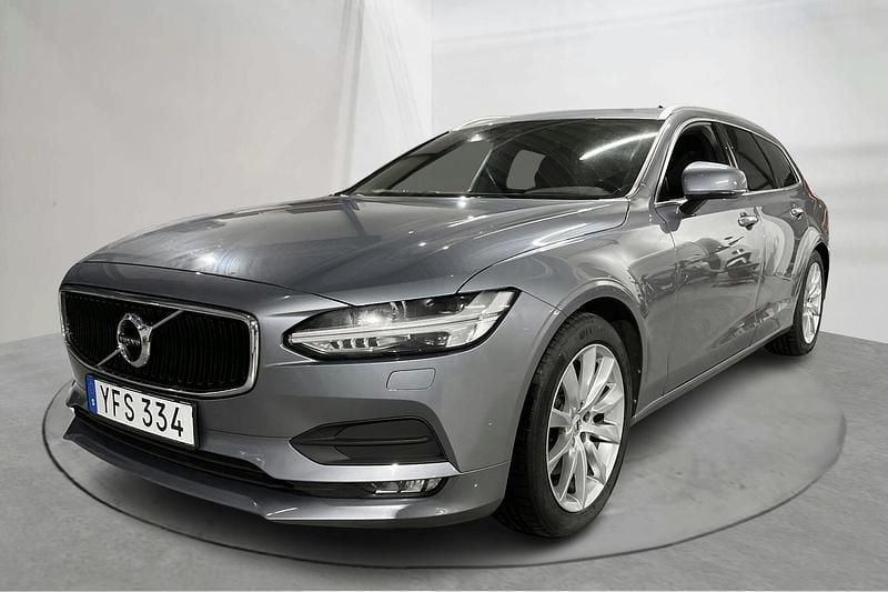 Ljusblå Begagnad 2017 Volvo V90 Momentum Kombi | 189 000 kr (Superpris) - Bild 1/4