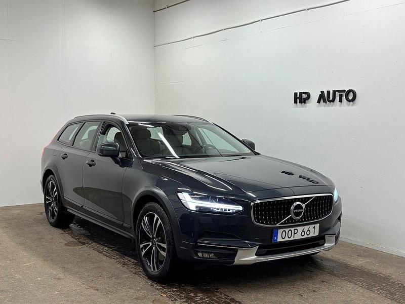 Grå Begagnad 2018 Volvo V90 CC Momentum Kombi | 234 000 kr (Marknadspris) - Bild 1/4