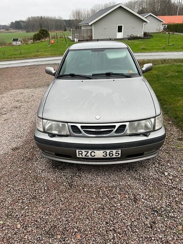 Begagnad 2001 Saab 9-3 Halvkombi | 10 000 kr (Marknadspris) - Bild 1/4